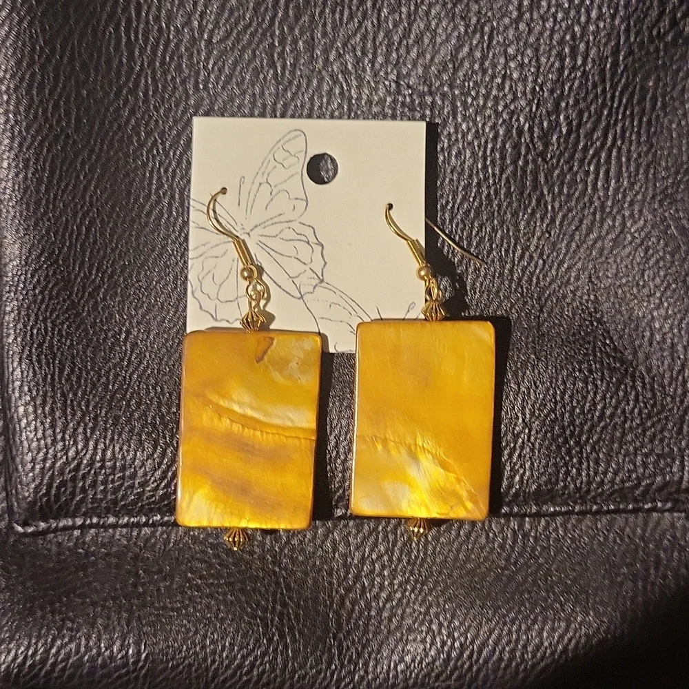 Earings - Picture 1 of 1